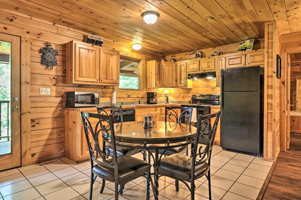 Cabin With Deck And Fireplace Less Than 3 Mi To Dollywood! 鸽子谷 外观 照片